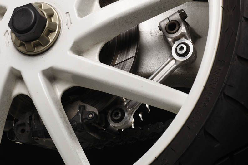 Comparativa: Honda VFR750R RC30 1988 y Aprilia RSV4 2012. Galería de fotos