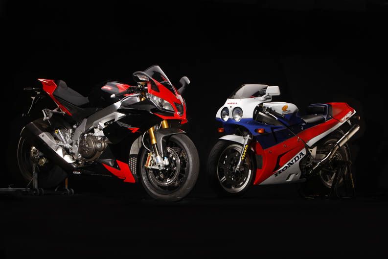 Comparativa: Honda VFR750R RC30 1988 y Aprilia RSV4 2012. Galería de fotos