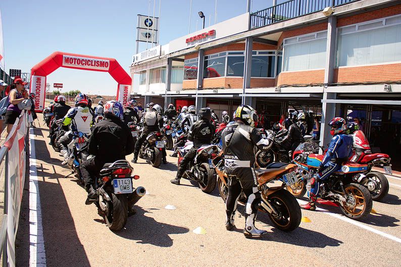 Curso de conducción del Action Team en el Jarama. Galería de fotosCurso de conducción del Action Team en el Jarama. Galería de fotos