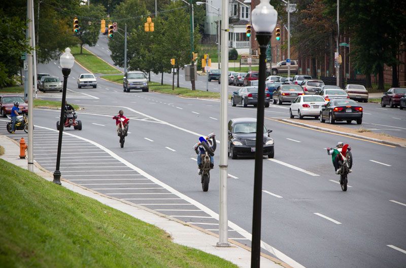 Pandilleros en moto de Baltimore