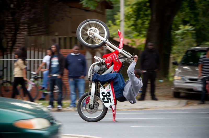Pandilleros en moto de Baltimore
