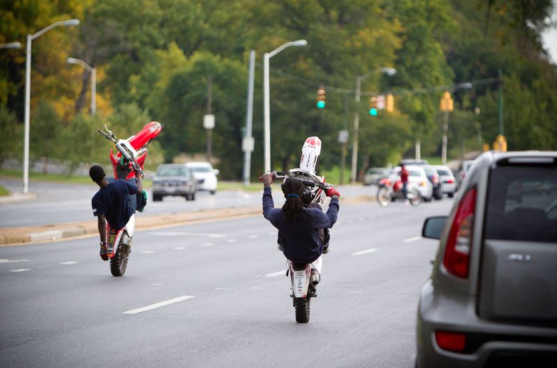 Pandilleros en moto de Baltimore
