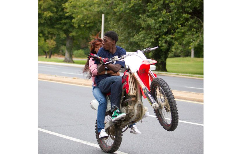 Pandilleros en moto de Baltimore