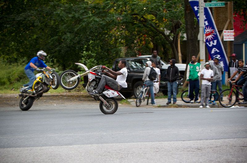 Pandilleros en moto de Baltimore