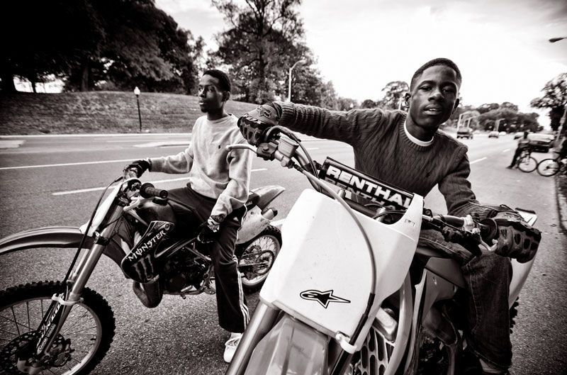 Pandilleros en moto de Baltimore