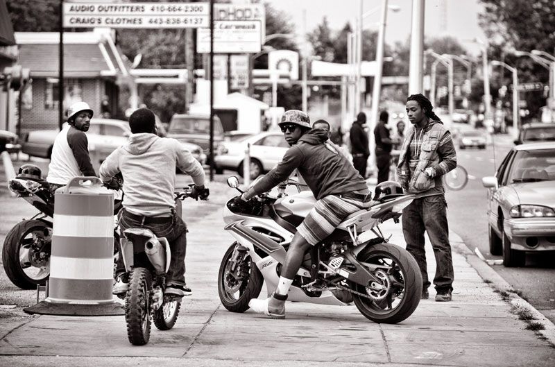 Pandilleros en moto de Baltimore