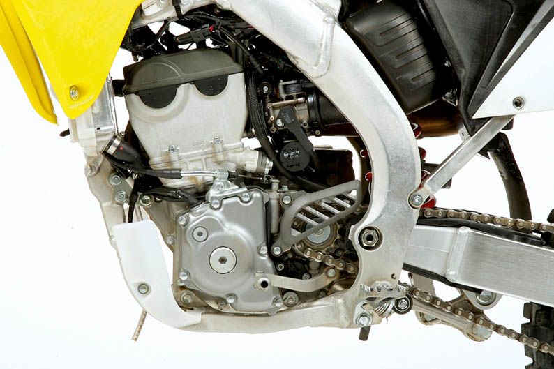 Comparativa KTM 150 SX, Suzuki RMZ 250 y Yamaha YZF 250.