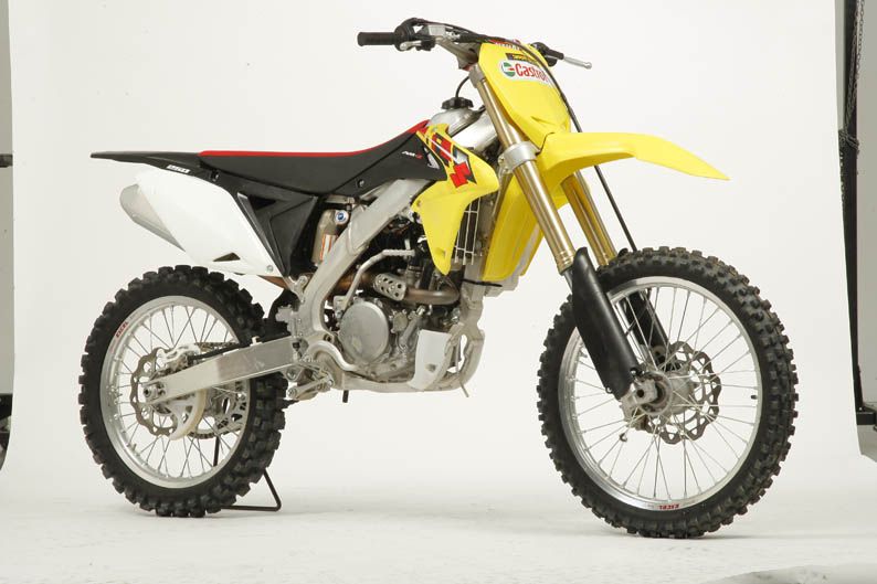 Comparativa KTM 150 SX, Suzuki RMZ 250 y Yamaha YZF 250.