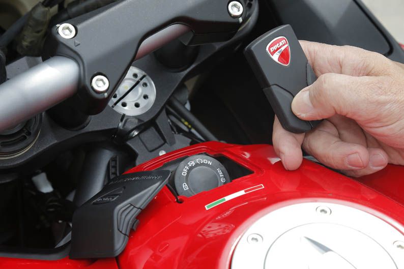 Comparativa Trail: Aprilia, Ducati, Kawasaki, KTM.