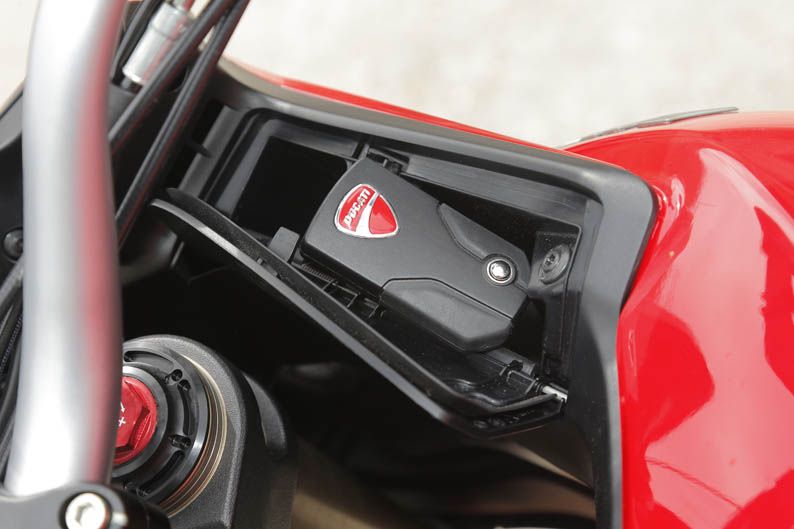 Comparativa Trail: Aprilia, Ducati, Kawasaki, KTM.