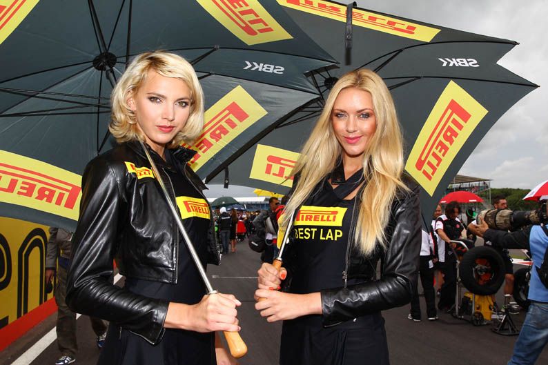 Las chicas del Mundial de SBK en Silverstone. Galería de fotos