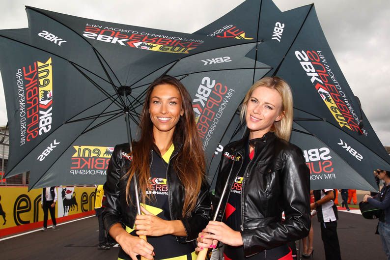 Las chicas del Mundial de SBK en Silverstone. Galería de fotos