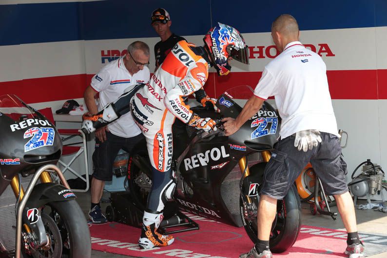 Stoner prueba la Honda de 2014. Galería de fotos