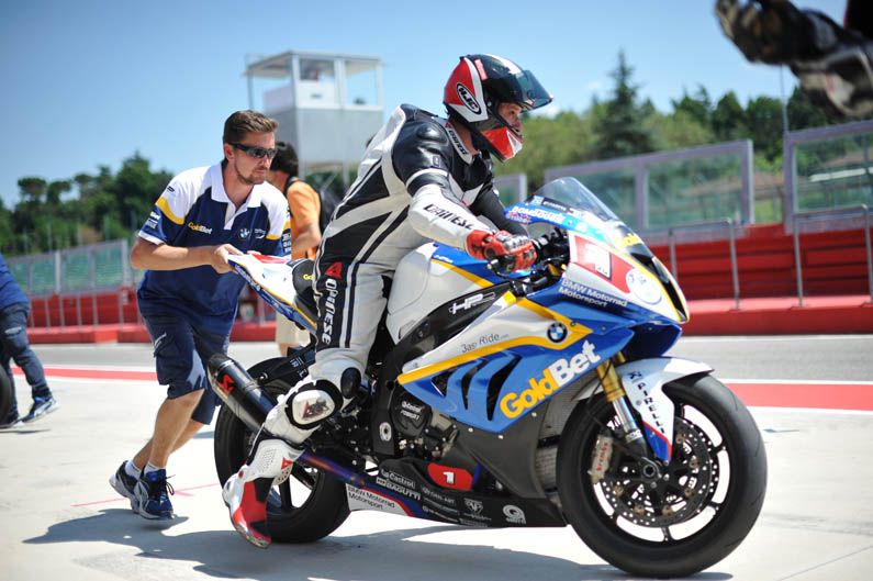 Moto Barrier en Acción
