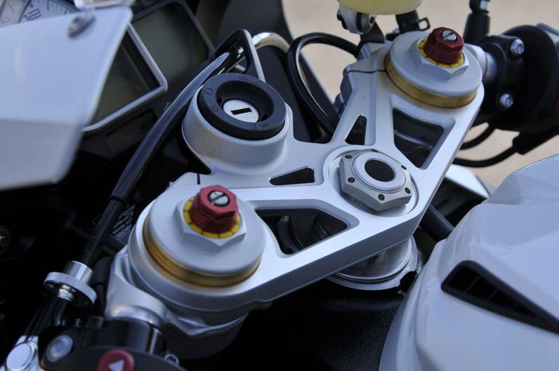 Moto S1000RR detalles