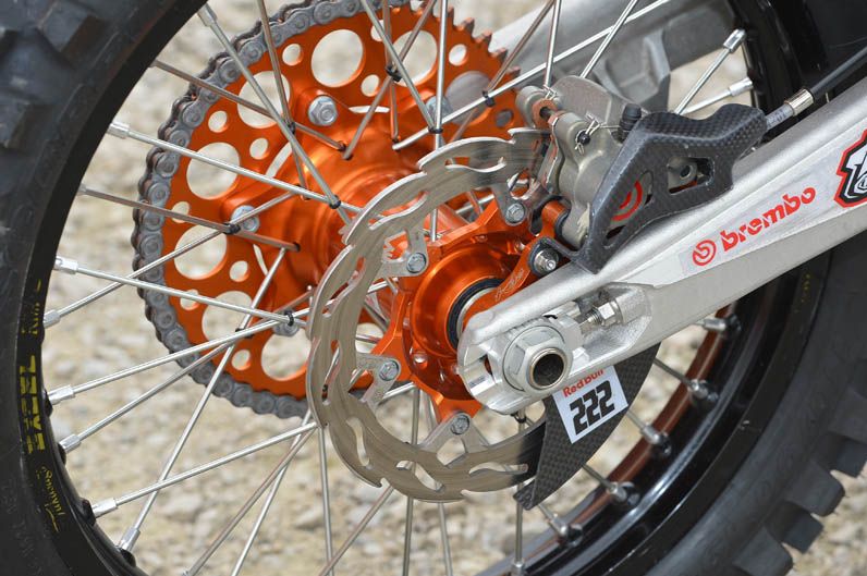 KTM 350 SXF Factory Tony Cairoli. Bujes de las ruedas en aluminio