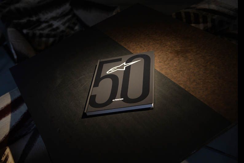 Alpinestars reúne a pilotos míticos en su 50 aniversario. Galería de fotos