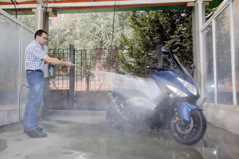 Trucos y productos para limpiar la moto