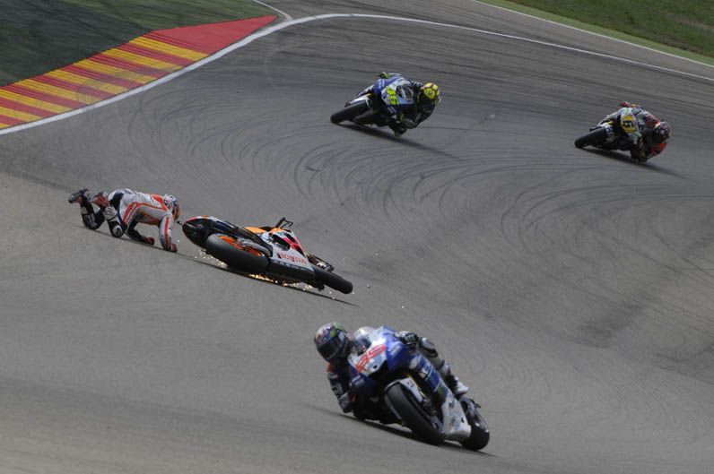 Caída de Dani Pedrosa en MotorLand