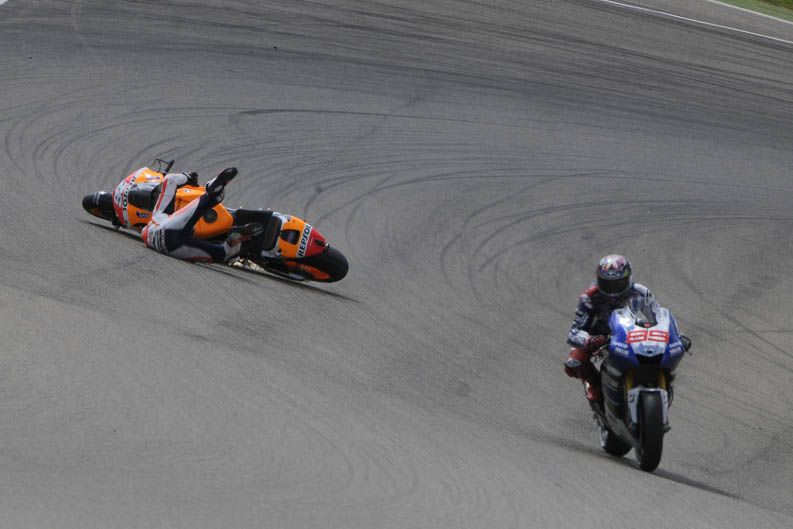 Caída de Dani Pedrosa en MotorLand
