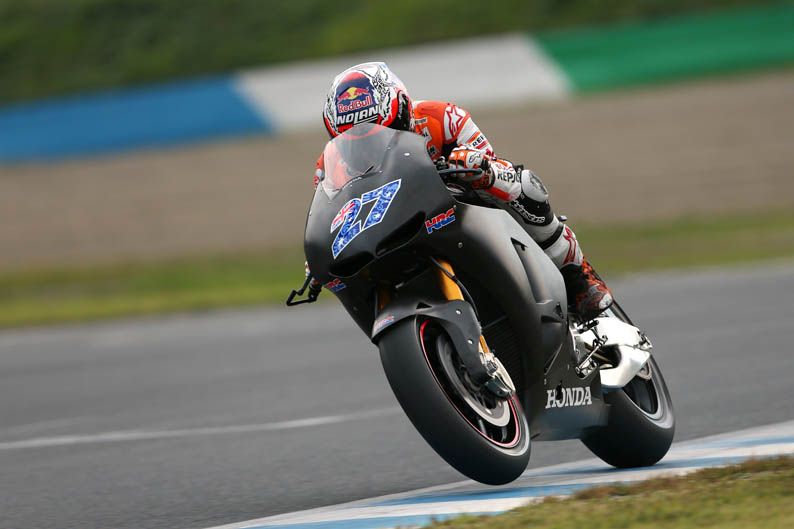 Casey Stoner prueba la Honda carreras cliente en Motegi
