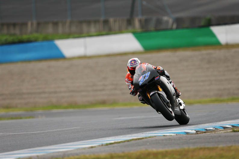 Casey Stoner prueba la Honda carreras cliente en Motegi