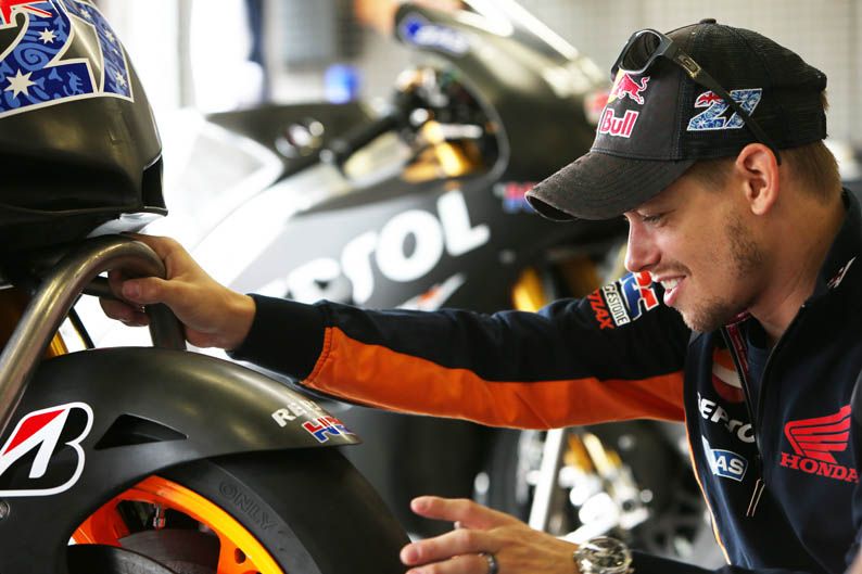 Casey Stoner prueba la Honda carreras cliente en Motegi