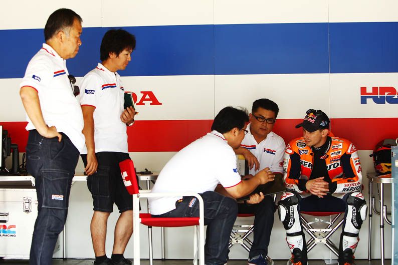 Casey Stoner prueba la Honda carreras cliente en Motegi