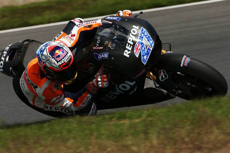Casey Stoner prueba la Honda carreras cliente en Motegi