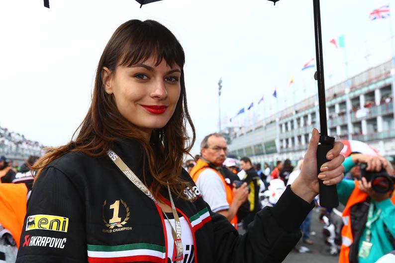 Las chicas del Mundial de SBK en Magny-Cours
