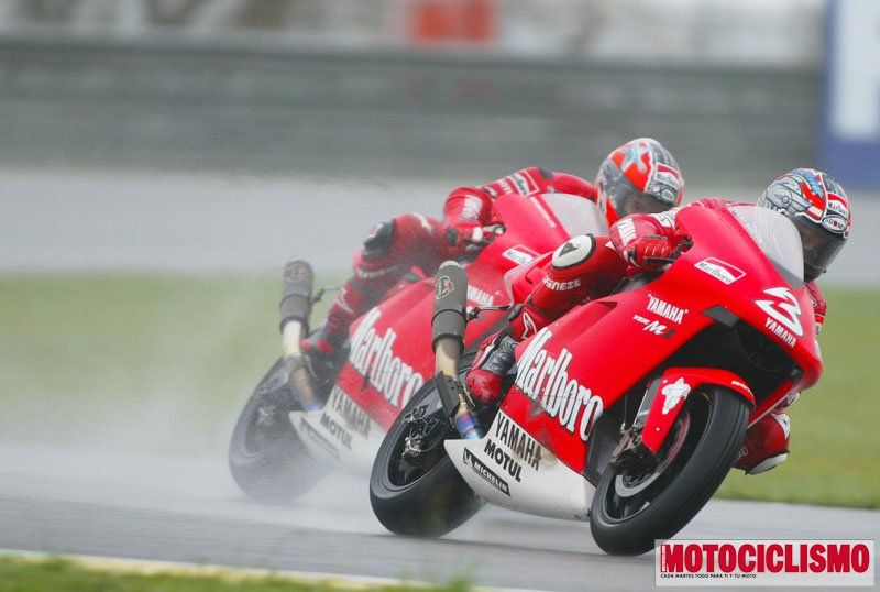 Carlos Checa. 2002. Yamaha