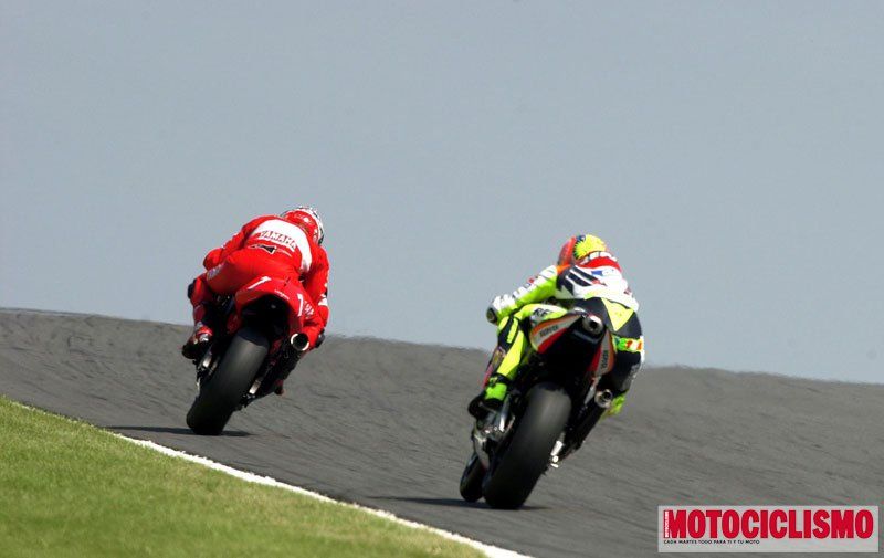 Carlos Checa. 2002. Yamaha