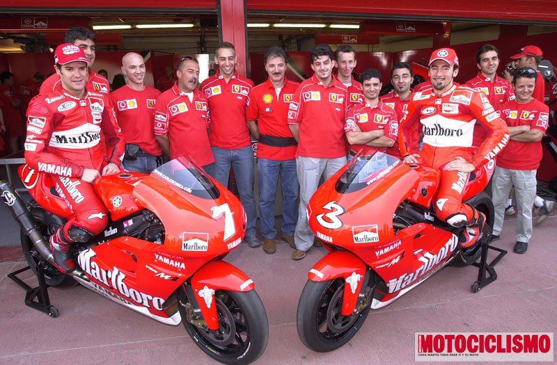 Carlos Checa. 2002. Yamaha