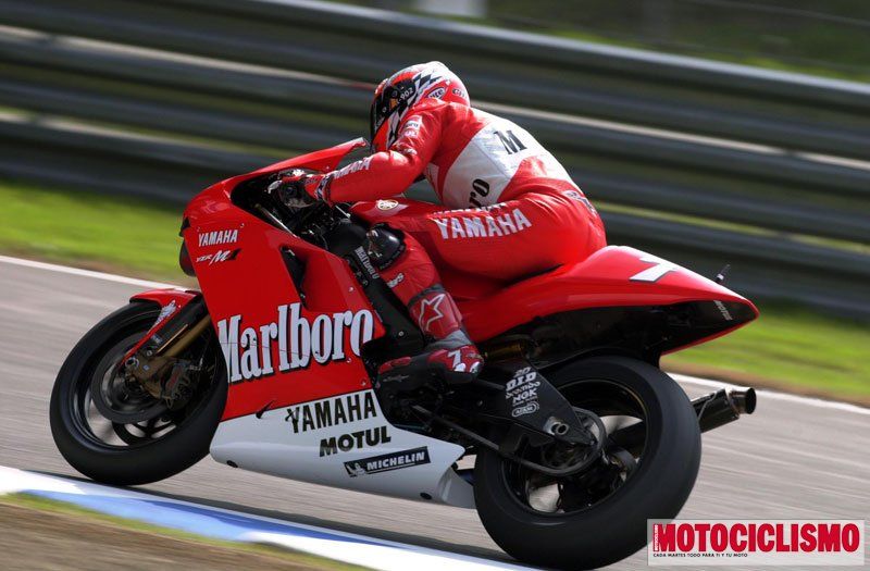 Carlos Checa. 2002. Yamaha