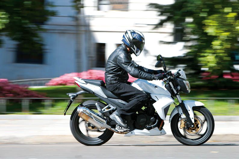SYM Wolf 250i en acción