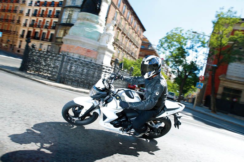 SYM Wolf 250i en acción