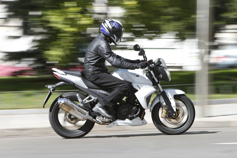 SYM Wolf 250i en acción