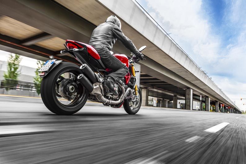 Ducati Monster 1200 S.