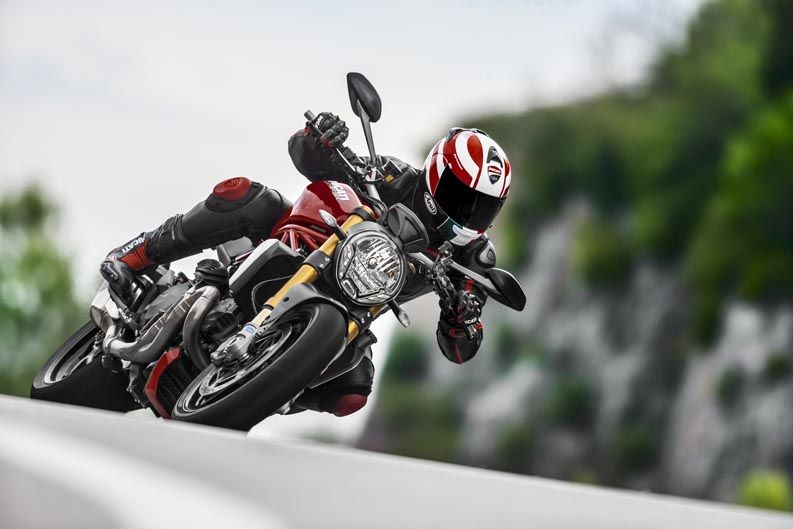 Ducati Monster 1200 S.