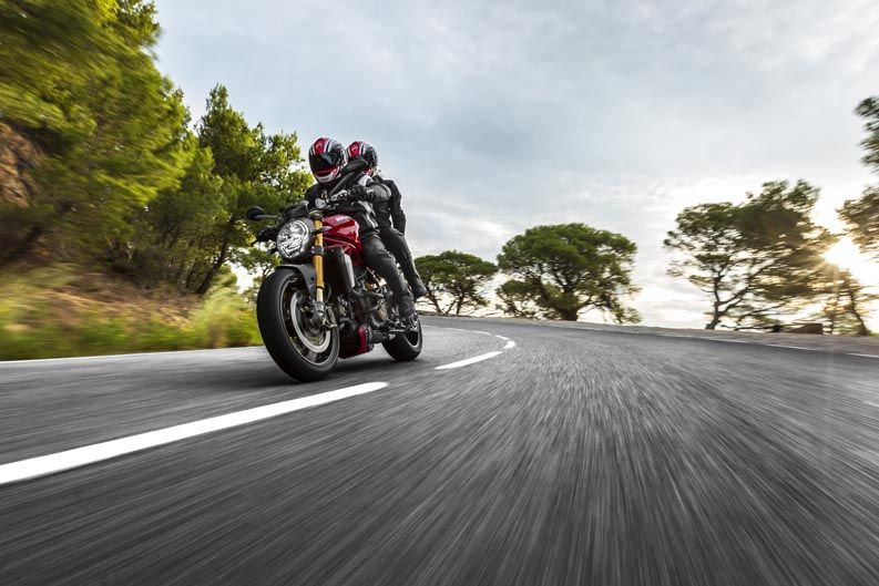Ducati Monster 1200 S.