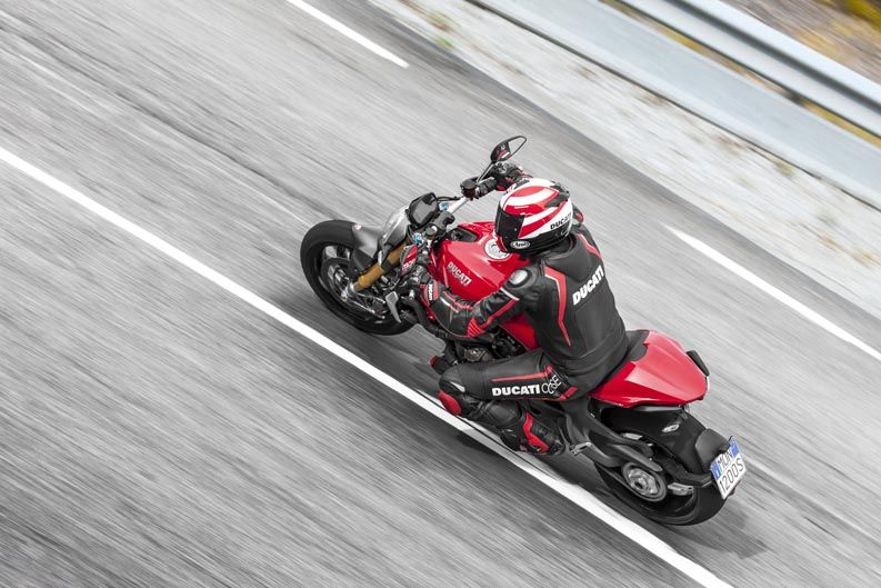 Ducati Monster 1200 S.