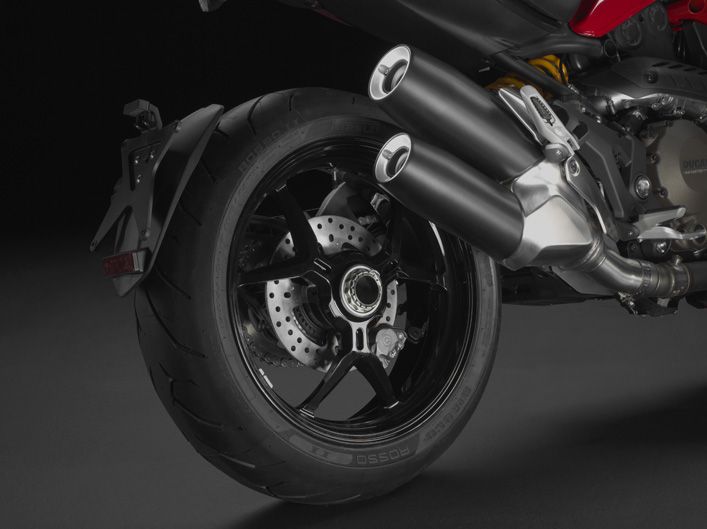 Ducati Monster 1200 S.