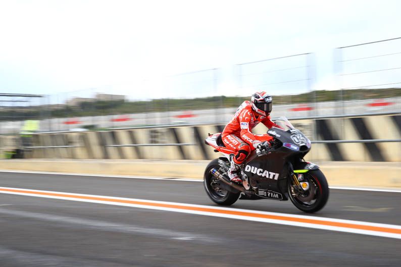 Tercer día de test MotoGP en Valencia. Galería de fotos
