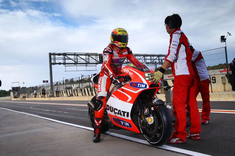 Tercer día de test MotoGP en Valencia. Galería de fotos