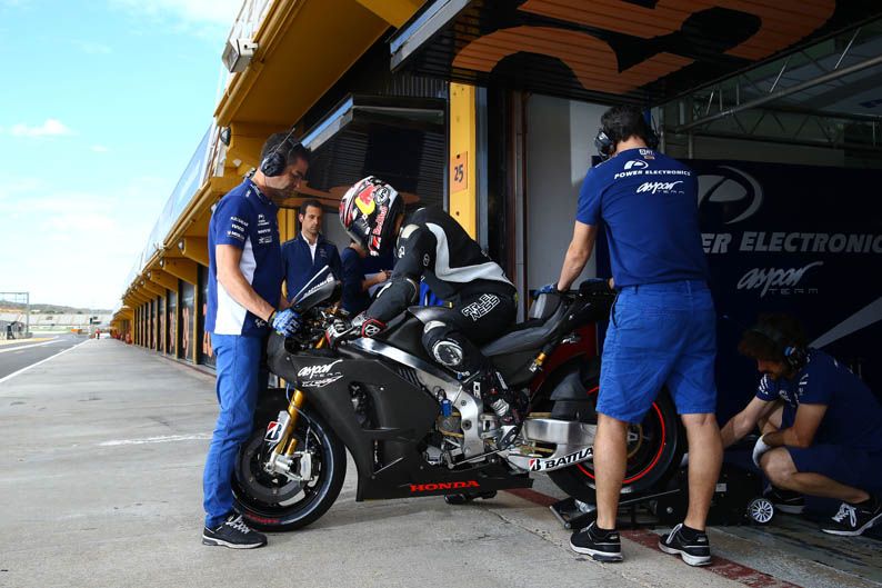 Tercer día de test MotoGP en Valencia. Galería de fotos