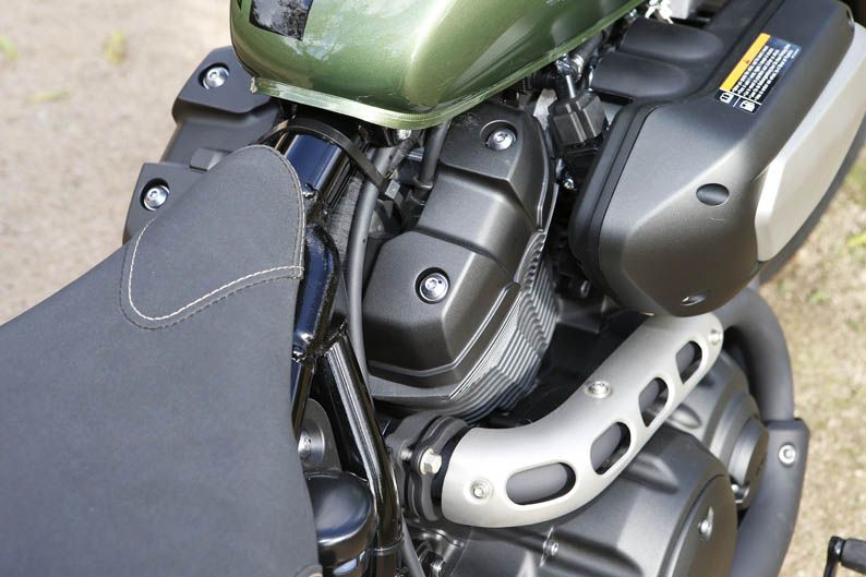 Comparativa Harley-Davidson Sportster Iron - Yamaha Bolt. Galería