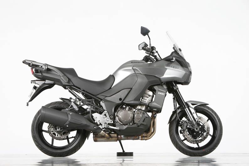 Comparativa trail: Aprilia, Kawasaki y Triump. Galería de fotos.