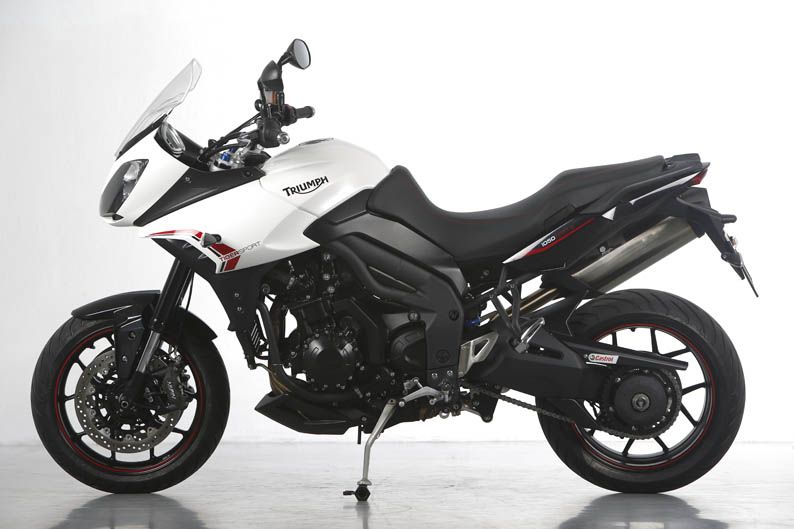 Comparativa trail: Aprilia, Kawasaki y Triump. Galería de fotos.