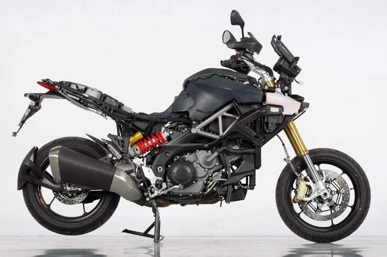 Comparativa trail: Aprilia, Kawasaki y Triump. Galería de fotos.