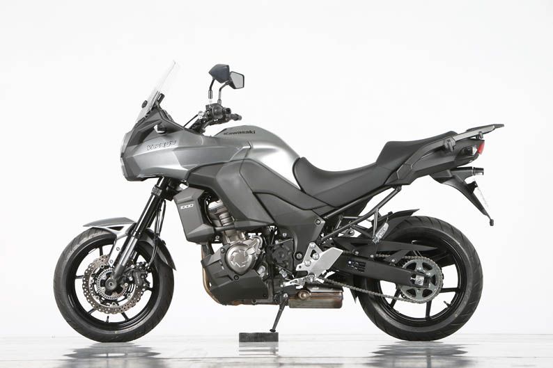 Comparativa trail: Aprilia, Kawasaki y Triump. Galería de fotos.